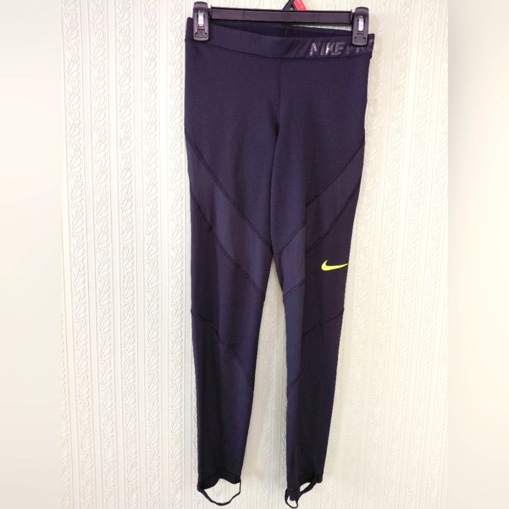 NIKE Pro Hyperwarm Black Leggings with  Foot Strap Work Out Sporty Warm Casual